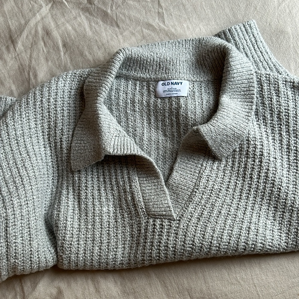 Old Navy sweater (L)